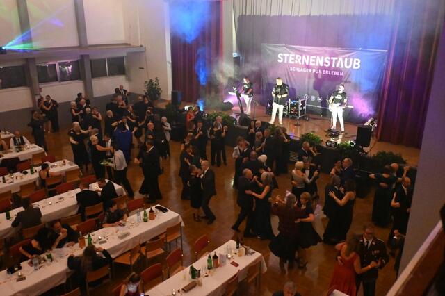 Für beschwingtes Tanzvergnügen sorgte die Band „Sternenstaub“. | Foto: FF Leoben-Stadt