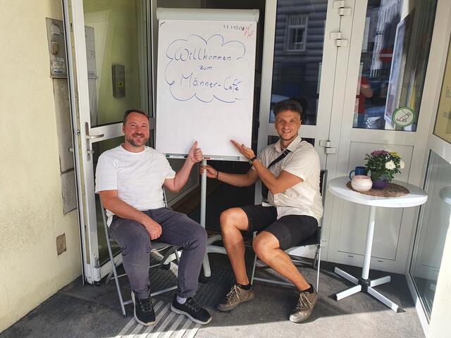Das Männer-Café in der Greiseneckergasse 5 in der Brigittenau findet wöchentlich statt. | Foto: Corona Gsteu