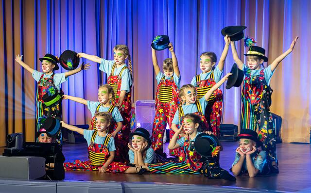 Kindergarde mit ihrem Showtanz "Clowns" | Foto: R. Wehrl und M. Gartner
