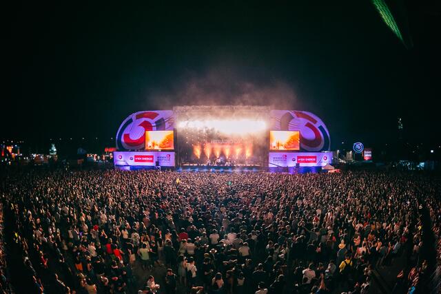 Damit sich auch Seniorinnen und Senioren am Festivalgelände zurechtfinden, stehen Buddys an ihrer Seite. | Foto: Philipp Lipiarski
