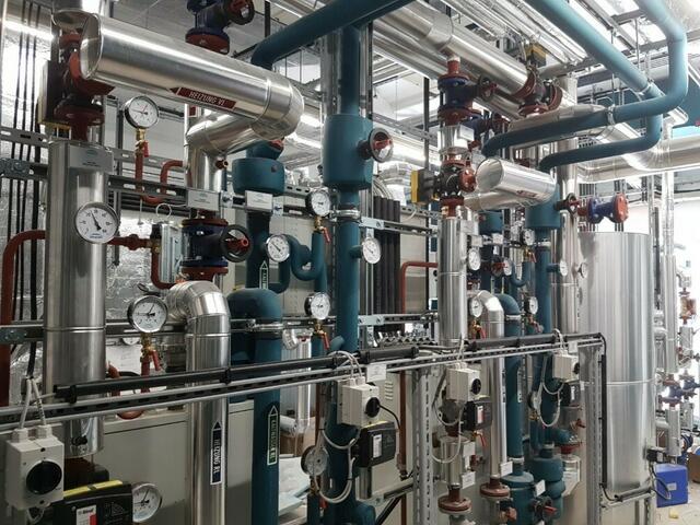Als Materialien werden Aluminiumbleche, Mineralwolle, Steinwolle oder Elastomere verwendet. | Foto: WKSB Ederer