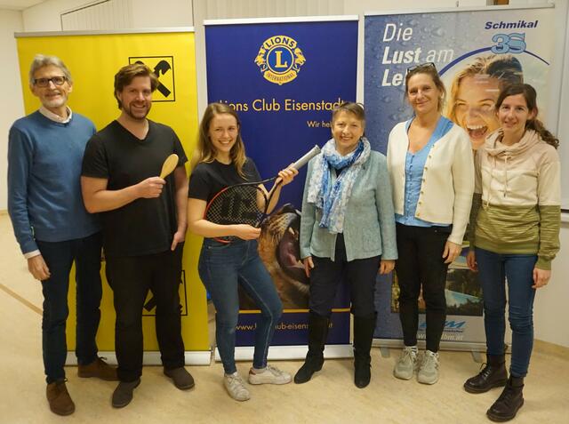 vlnr: G. Jeidler (Lions Club), Schauspieler D. Ignjatovic und K. Smutny, Psychotherapeutin S. Neuretter-Gerbautz,  VS-Dir.-Stv. K. Deutsch, S. Zeichmann (EV)