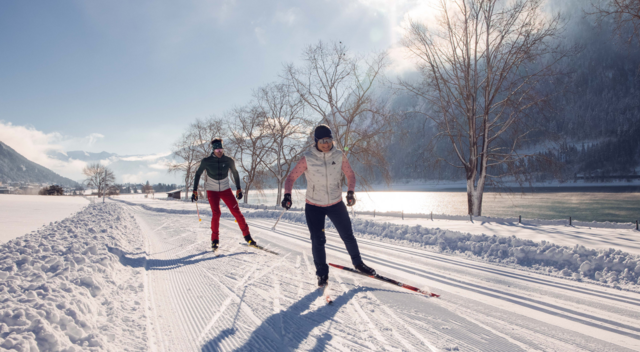 Gäste sparen bei Skipass und nützen alternative Freizeitangebote. | Foto: Achensee Tourismus