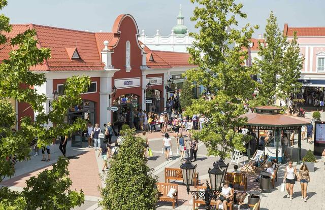 Im Designer Outlet Parndorf treffen Shopping auf Entertainment und Nachhaltigkeit. | Foto: Andreas Kolarik