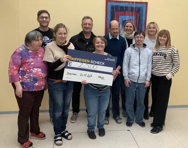 Freude bei der Lebenshilfe Braunau: Der Fischereiverein TCC Ranshofen spendete 2.500 Euro. | Foto: Fischereiverein TCC Ranshofen