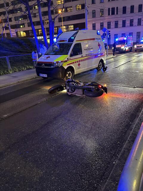 Bei den verunfallten Personen soll es sich um einen Motorradfahrer und eine junge Fußgängerin handeln. | Foto: z.V.G.