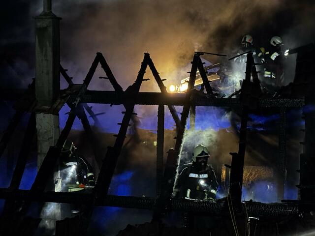  Die Ursache des Brandes wird derzeit von der Polizei ermittelt. | Foto: DOKU-NÖ
