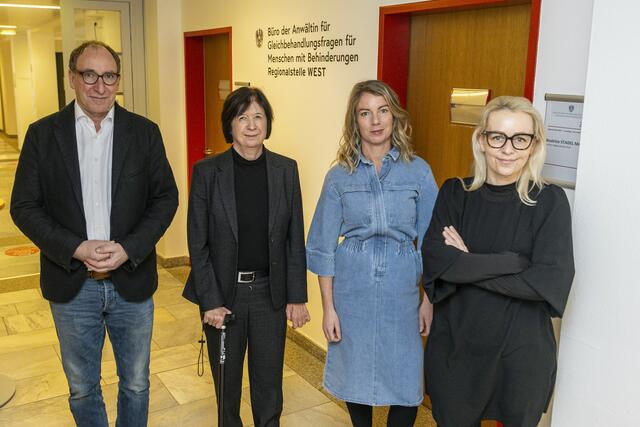 Sozialminister Johannes Rauch (1.v.l.) und Christine Steger (1.v.r.), Anwältin für Gleichbehandlungsfragen für Menschen mit Behinderungen, eröffneten am gestrigen Montag, 13. Jänner 2025, das neue Regionalbüro West. | Foto: wildbild