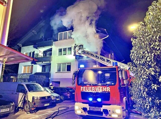 Montagabend ereignete sich ein Balkonbrand im Salzburger Stadtteil Aigen. Der Löschzug Gnigl war vorort im Einsatz. | Foto: ORF Salzburg