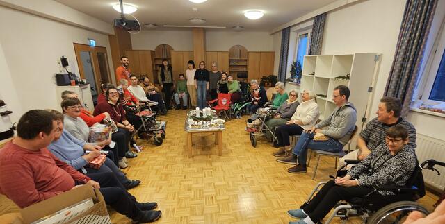 Die 22 Bewohnerinnen und Bewohner des Wohnheims der Lebenshilfe Münzkirchen durften in der Adventszeit Wunschzettel an das Engelhartszeller Christkindl ausfüllen. Das Christkindl ging damit auf Shoppingtour, um alle diese Wünsche zu erfüllen. | Foto: Frauen in der OÖVP Engelhartszell