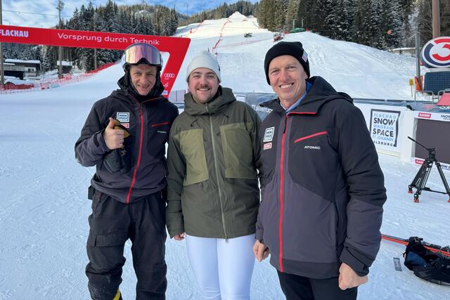 v.l.: Rennleiter Martin Traninger, Olympiasieger Valentin Bontus und Bürgermeister Thomas Oberreiter (Flachau) | Foto: Land Salzburg/Melanie Hutter