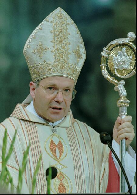 Der neue Wiener Erzbischof Christoph Schönborn am Sonntag, 1. Oktober 1995, beim Festgottesdienst zur Amtsübernahme im Wiener Stephansdom. (Archiv) | Foto: HANS PUNZ / AP / picturedesk.com