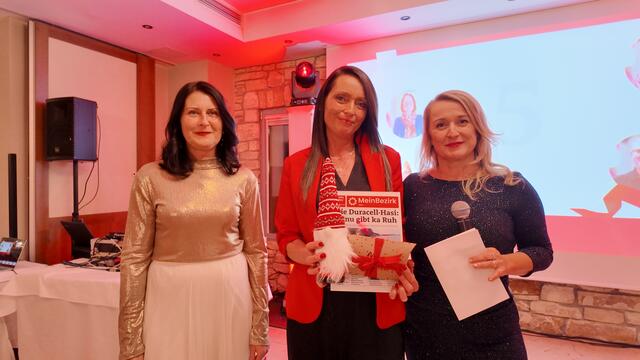 5 Jahre MeinBezirk: Manuela Danzinger, Geschäftsstellenleiterin Horn, mit Chefredakteurin Karin Zeiler und Regionalleiterin Rosmarie Hahn. | Foto: Matthias Wurth