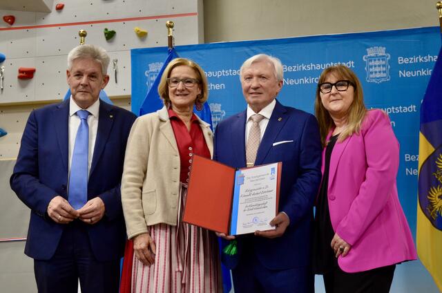 Landtagsabgeordneter Hermann Hauer, Landeshauptfrau Johanna Mikl-Leitner, Bürgermeister a.d Herbert Osterbauer und Bürgermeisterin von Neunkirchen Klaudia Osztovics (v.l)
 | Foto: Elisabeth Peinsipp