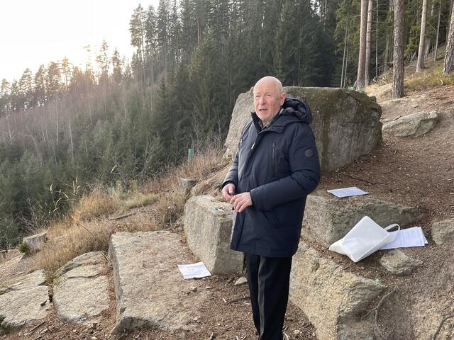 Johannes Hofer ist zudem bekannt für seine Erforschung des Kalendersteins in Alt-Hadersdorf: Er kämpft dabei auch um die offizielle wissenschaftliche Anerkennung. | Foto: Hackl