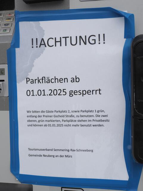 Informationsblatt im Bereich der Parkplatz-Kassa. | Foto: Santrucek
