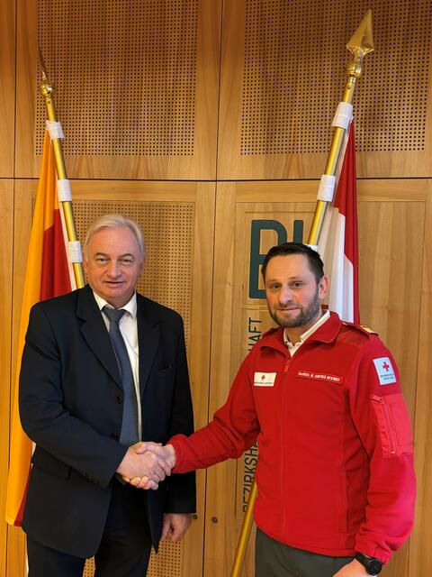 Bezirkshauptmann Pansi und der neue Bezirksrettungskommandant Martin Santner (v.l.) | Foto: BH Hermagor