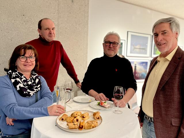 Die Fotografen Andrea, Hannes, Fritz und Peter aus Eisenstadt reisten extra an, um die Ausstellung zu erleben. | Foto: Alejandra Ortiz