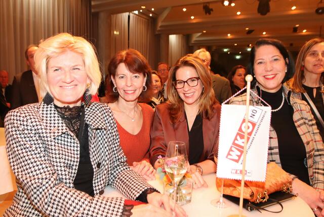 Alexandra Höfer (Direktor-Stv. WKNÖ), Bezirkshauptfrau Verena Sonnleitner, Nationalratsabgeordnete Carmen Jeitler-Cincelli und Nicole Wöllert (Abteilungsleiterin in der WKNÖ). | Foto: Manfred Wlasak