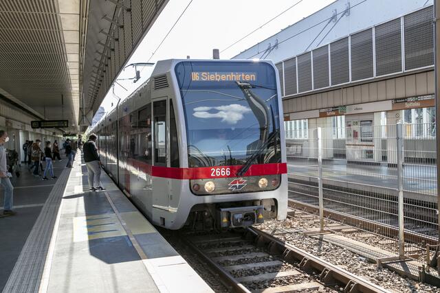 Die U6 verkehrt in den Semesterferien zwischen Siebenhirten und Spittelau sowie zwischen Floridsdorf und Jägerstraße geteilt.  | Foto: Wiener Linien/Manfred Helmer