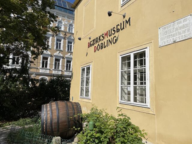 Die Türen in der Döblinger Hauptstraße 96 sind wieder offen. Gäste können sich auf ein dichtes Programm freuen.  | Foto: Johannes Reiterits