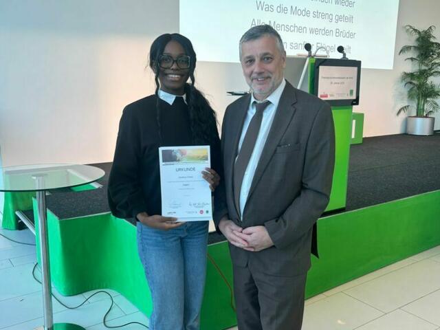 Dorothee Dikebo mit Bildungsdirektor Alfred Klampfer | Foto: HBLW Ried