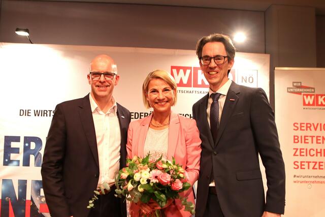 Wirtschaftskammer Baden-Obmann Peter Bosetzky, Moderatorin Kristina Sprenger und Geschäftsstellenleiter Andreas Marquardt. | Foto: Manfred Wlasak