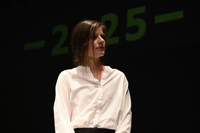 Sanja Lulei, die auch ihre Spuren in Salzburg hinterlassen hat, erhielt in der Kategorie „Textile Kunst“ den Silver Award. | Foto: Hannes Ochsenreiter/ETA