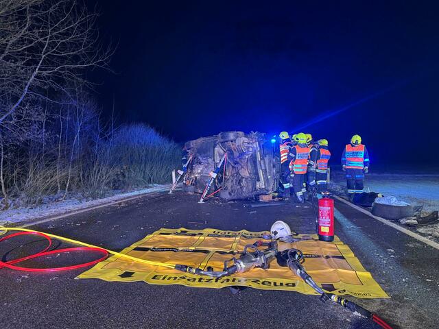 Der Schwerverletzte musste von der Feuerwehr gerettet werden. | Foto: Knotzer