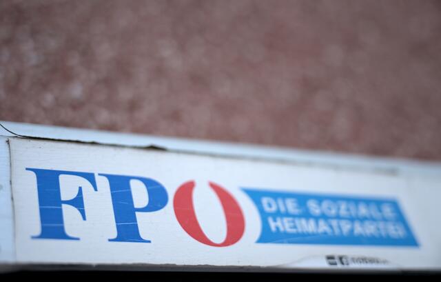 Ein beim Begräbnis von Ex-FPÖ-Politiker Walter Sucher angestimmtes Lied sorgte Ende November medial für Empörung.  | Foto: ROLAND SCHLAGER / APA / picturedesk.com