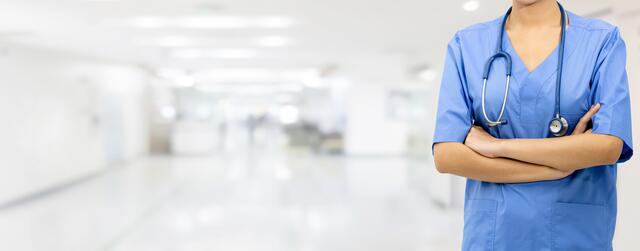 Die neue Pflegereform kommt nicht allen im Pflegeberuf zugute. Besonders langjährige Pflegekräfte bleiben vom Gehaltszuschuss außen vor. | Foto: adobe.stock. talsen