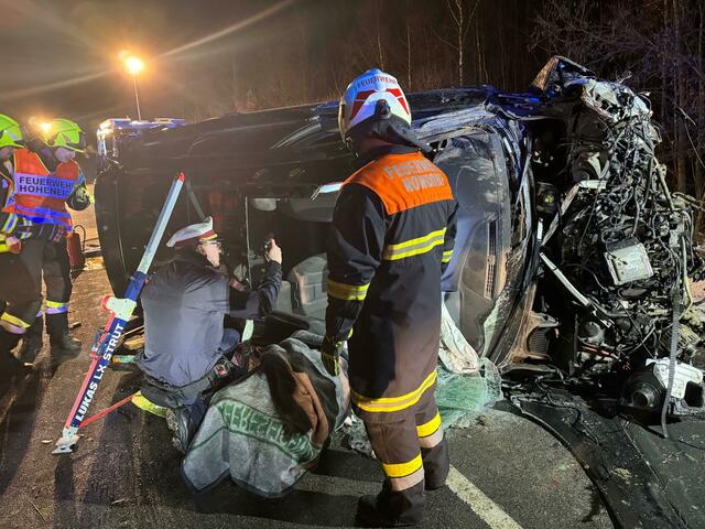 Feuerwehren, Rotes Kreuz, Notarzt und Polizei waren im Einsatz. | Foto: Knotzer