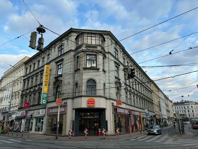 Obwohl sich die Gebäude in einer Schutzzone befinden, können sie abgetragen werden. Durch den U-Bahnbau fällt das Projekt unter das Eisenbahngesetz. Dieses steht als Bundesgesetz über dem Baurecht.  | Foto: Ipirotis/MeinBezirk