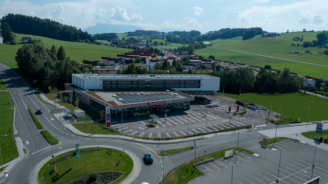 Der neue Eurospar in Obertrum wurde ausgezeichnet. | Foto: Spar