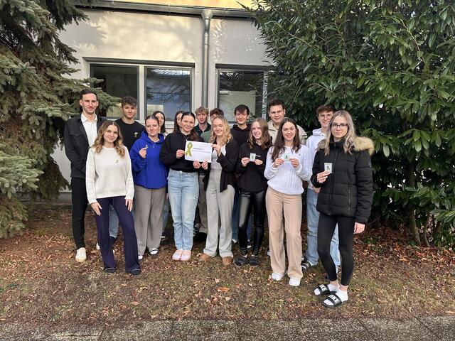 Schülerinnen und Schüler des Fit4Future-Zweiges mit Prof. Lukas Schattovits. | Foto: BRGOP