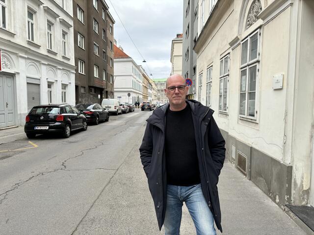 Die Franzensgasse ist zu eng und funktioniert in derzeitiger Form nicht. Dieser Meinung ist Architekt Herbert Panek, deshalb hat er eine Petition gestellt. | Foto: Nathanael Peterlini/MeinBezirk