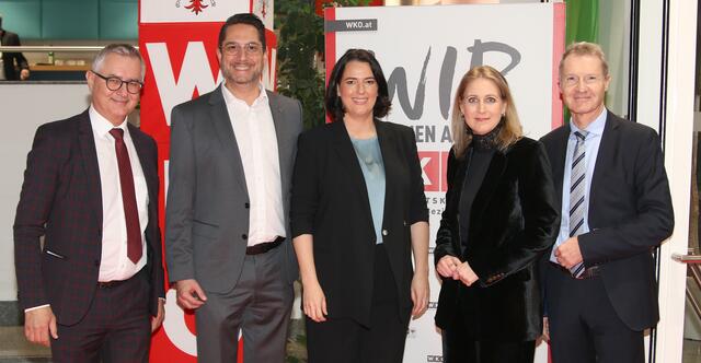 Vereint im Fokus: WK Leiter Schwaz Stefan Bletzacher, Spartenobmann Alois Rainer, WK Präsidentin Barbara Thaler, WK Schwaz Obfrau Martina Entner, WK Dir Gregor Leitner. (v.l.)