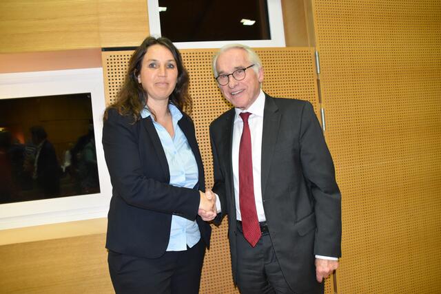 Shake hands: Vizebürgermeisterin Ulrike Fischer und Bürgermeister Maximilian Titz.  | Foto: MeinBezirk Archiv