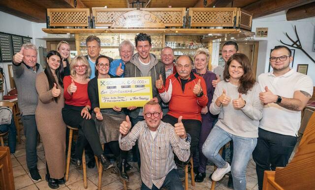 Eine tolle Aktion: 10.000 Euro für den guten Zweck spendete der Theaterverein Thörl. | Foto: Markus Kleinsasser