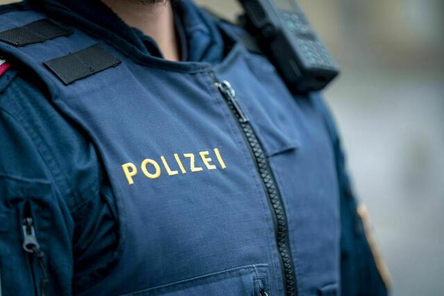 Gestern kassierte die Salzburger Polizei insgesamt vier Führerscheine ein. (Symbolfoto) | Foto: MeinBezirk.at