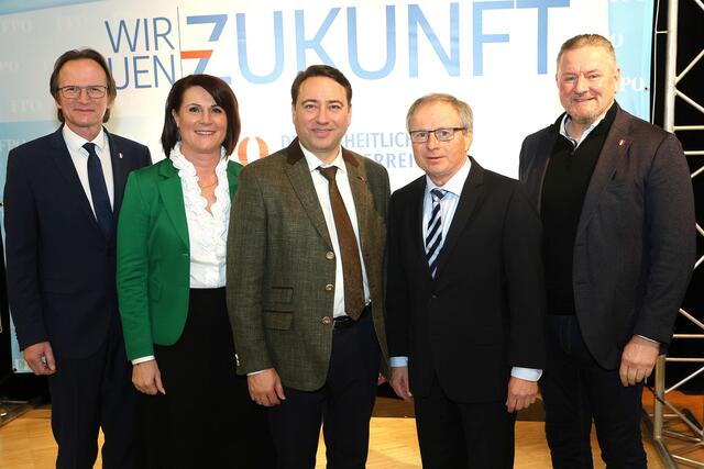 Dieter Lang, Sabine Binder, Manfred Haimbuchner, Wolfgang Klinger, Roman Haider. | Foto: FPÖ GR/EF
