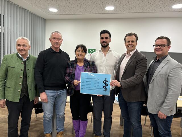 Bgm. Gottfried Reif, Wolfgang Auer, Manuela Khom, Mihnea Lungu, LR Karlheinz Kornhäusl und Vizebgm. Rudolf Schlager. | Foto: Verderber