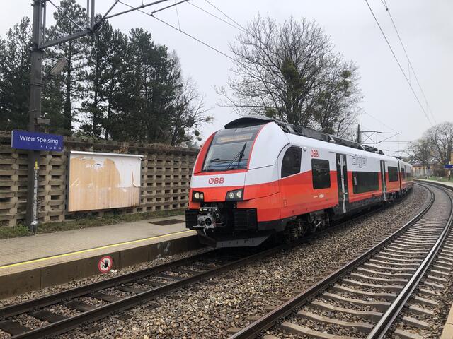Der Bezirk will, dass der 15-Minuten-Takt für die S 80 vonseiten der ÖBB garantiert wird.  | Foto: Berger