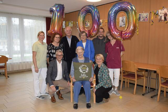 Elfrieda Krexhammer (sitzend) feierte unlängst ihren 100. Geburtstag. | Foto: Stadtgemeinde Grieskirchen