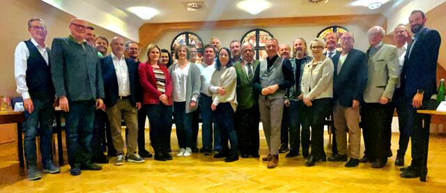 Die Teilnehmerinnen und Teilnehmer der Gesprächsrunde kamen im Sitzungssaal im Waidhofner Rathaus zusammen. | Foto: Stadtgemeinde Waidhofen/Thaya