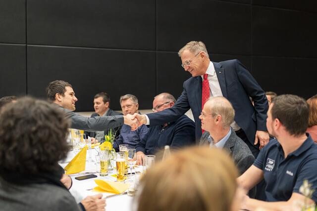 Landeshauptmann Stelzer war ebenfalls vor Ort im Hofbaursaal in Meggenhofen. | Foto: OÖVP