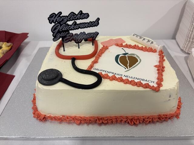 Kuchen zur Eröffnung | Foto: Lauren Seywald / MeinBezirk