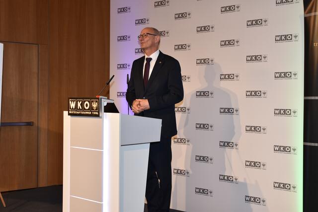 Begrüßungsworte gab es von Landeshauptmann Anton Mattle. | Foto: René Rebeiz