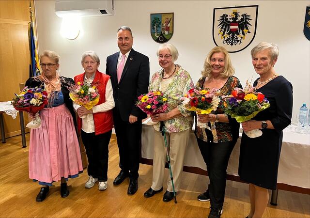 Die geehrten freuen sich über die Wertschätzung durch die Marktgemeinde Gablitz | Foto: Marktgemeinde Gablitz