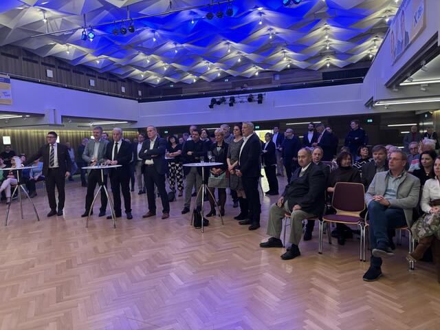 Das Kandidatenteam der ÖVP Hollabrunn präsentiert sich geschlossen und motiviert für die bevorstehenden Gemeinderatswahlen. | Foto: Alexandra Goll
